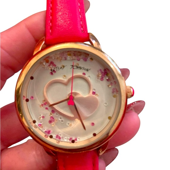 Betsey Johnson Accessories - 🌹BETSEY JOHNSON 🌹FLOATING STONES WATCH🩷 BEAUTIFUL!!